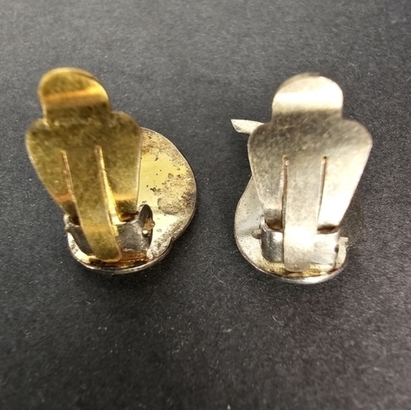 Vintage MCM enamel and Sterling clip on earrings by Hans Myrhe - Picture 5 of 6